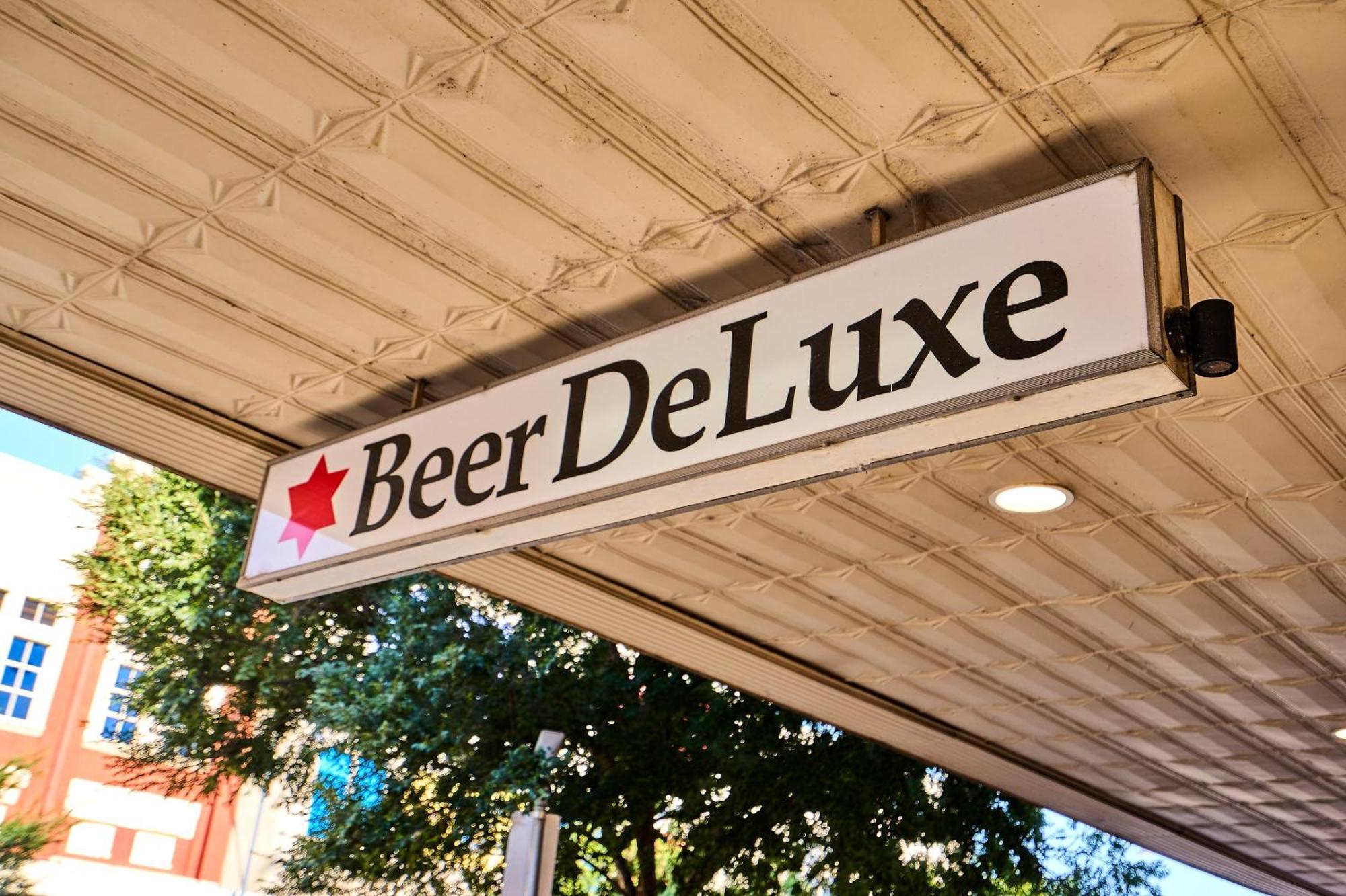 Отель Beer Deluxe Олбери Экстерьер фото