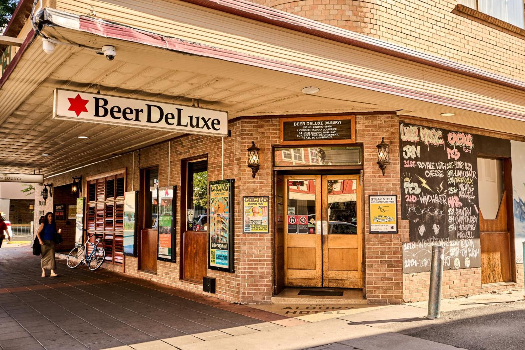 Отель Beer Deluxe Олбери Экстерьер фото